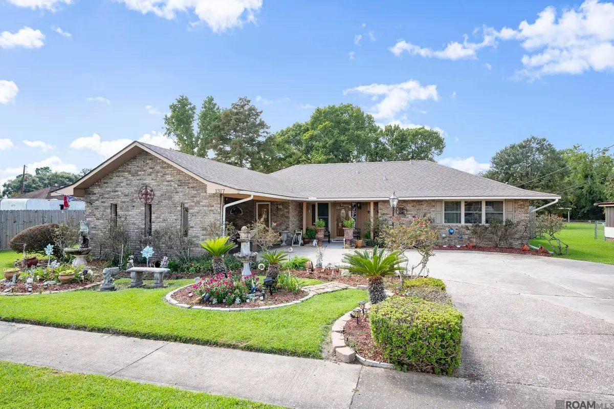 1317 S Shirley Ave, Gonzales, LA 70737 - Image #1