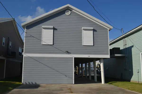 104 Constantin Dr, Golden Meadow, LA 70357