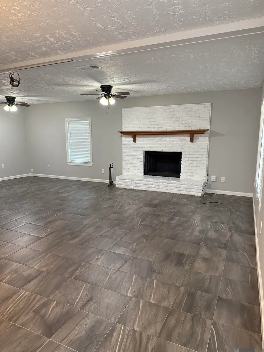 212 Walnut St, Denham Springs, LA 70726 - Image #2