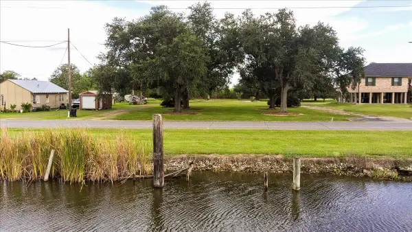1783 Bayou Dularge Rd, Theriot, LA 70397