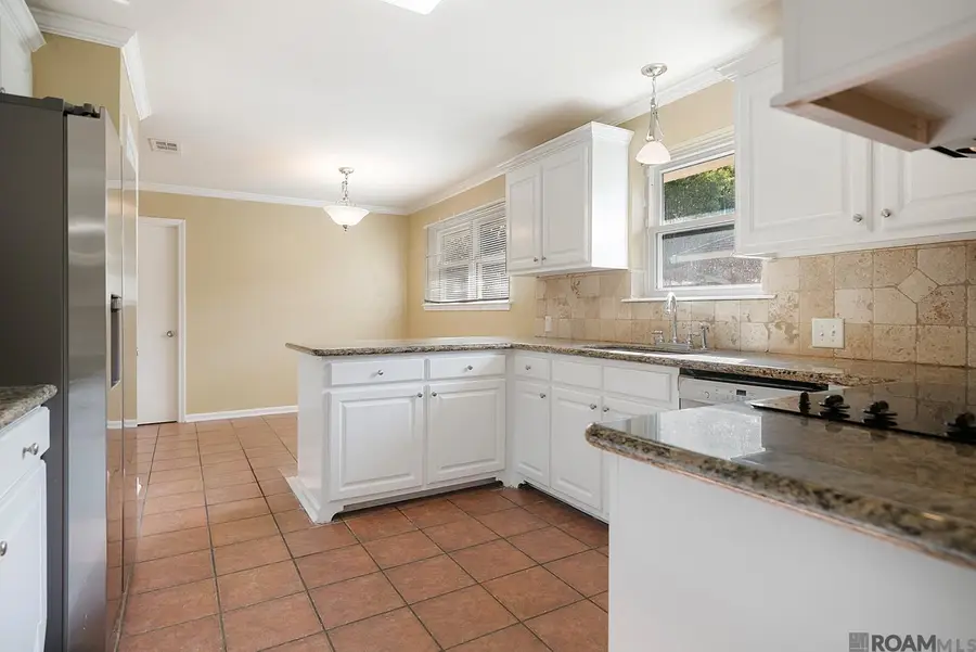 1041 Crescent Dr, Baton Rouge, LA 70806 - Image #2