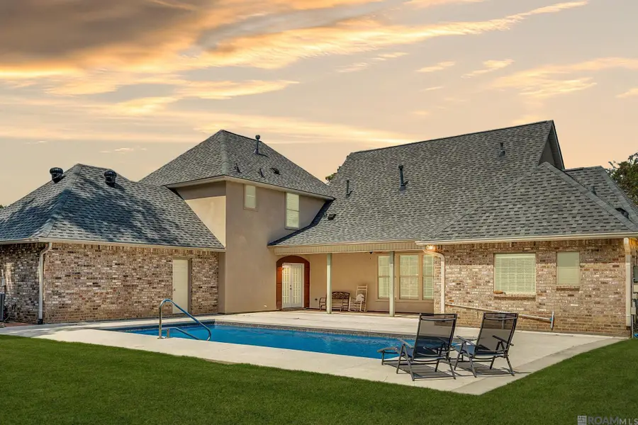 30545 Cypress Glen Dr, Denham Springs, LA 70726 - Image #2