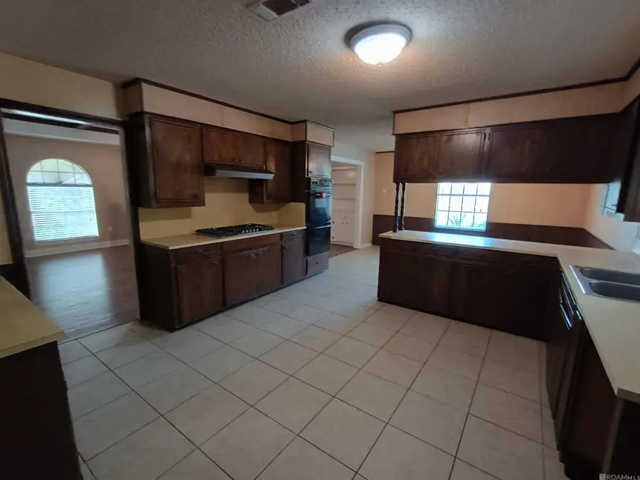 3572 Madeira Dr, Baton Rouge, LA 70810 - Image #2