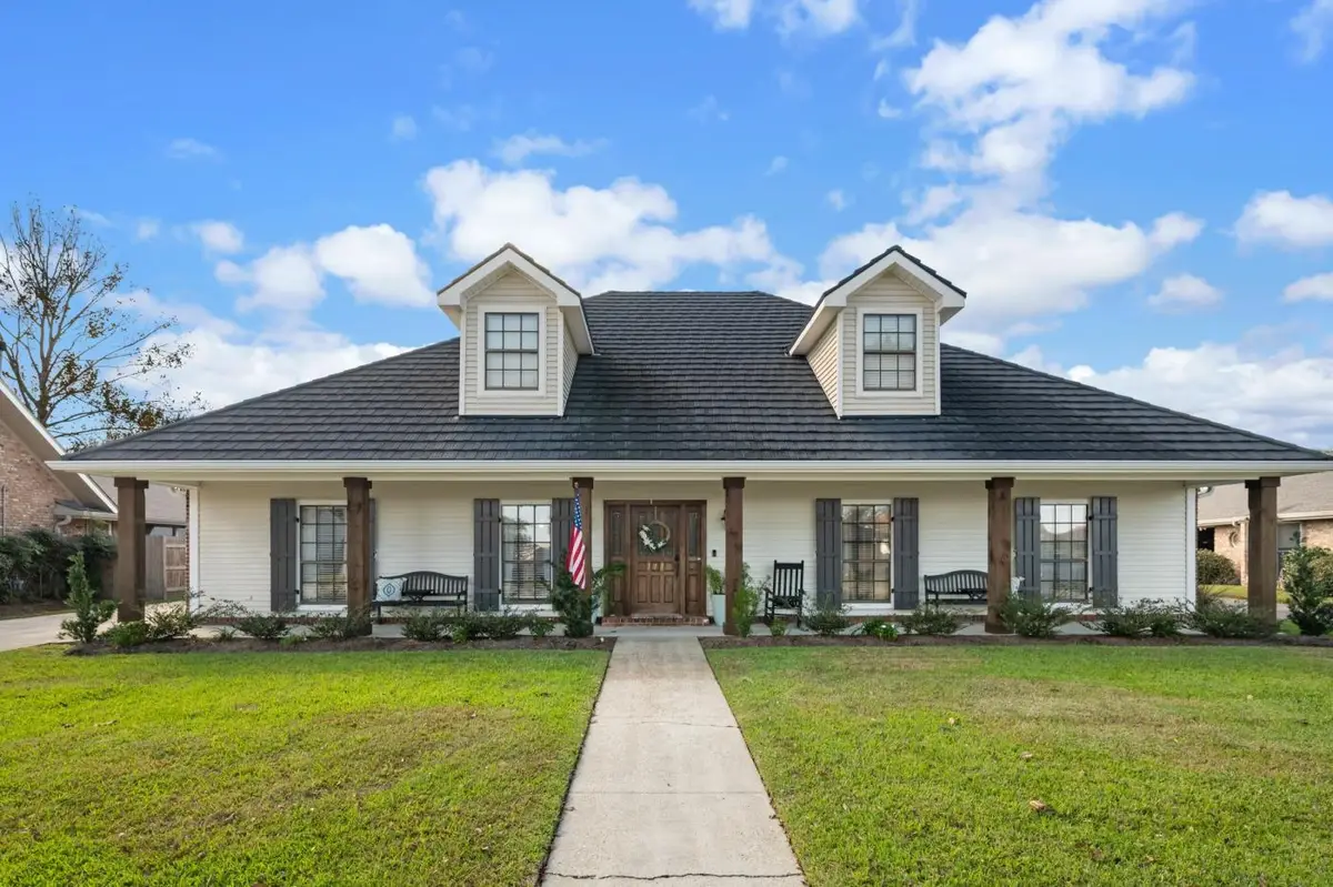 111 Wellington Dr, Houma, LA 70360 - #1