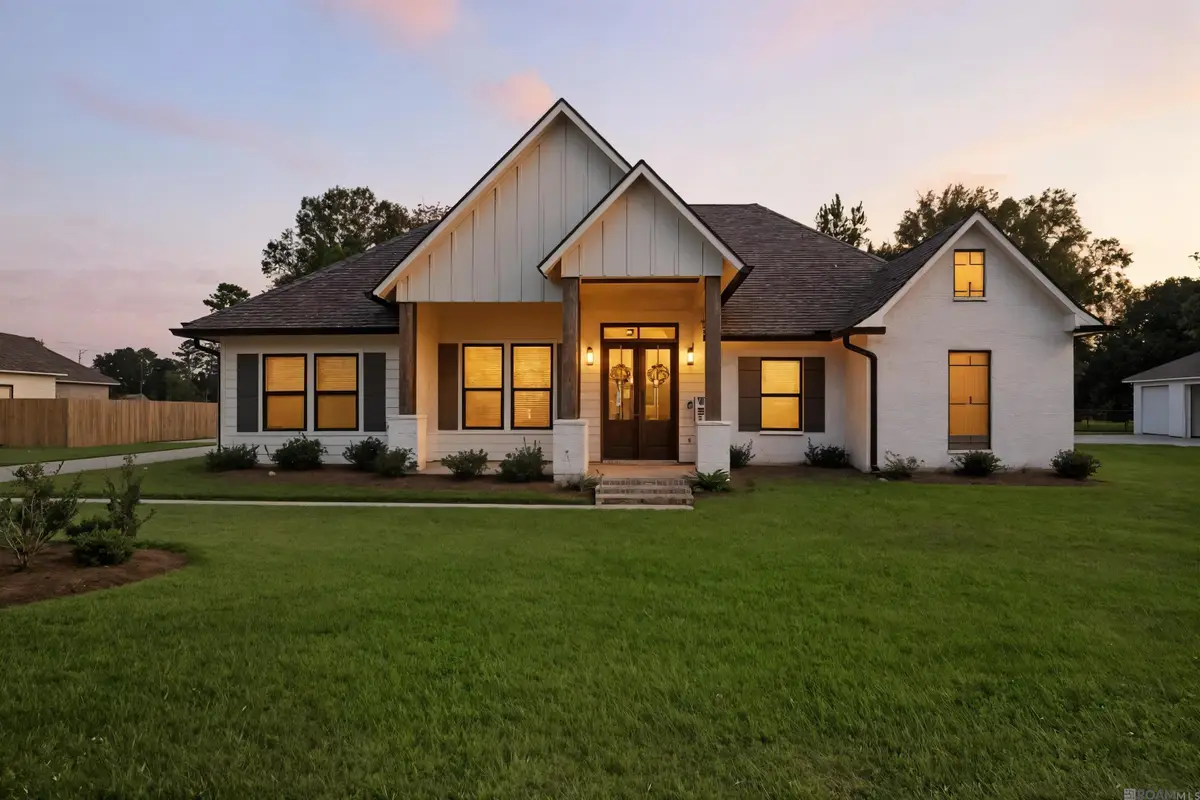 7282 Riverbank Dr, Denham Springs, LA 70706 - Image #1