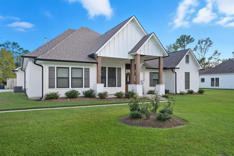 7282 Riverbank Dr, Denham Springs, LA 70706 - Image #2