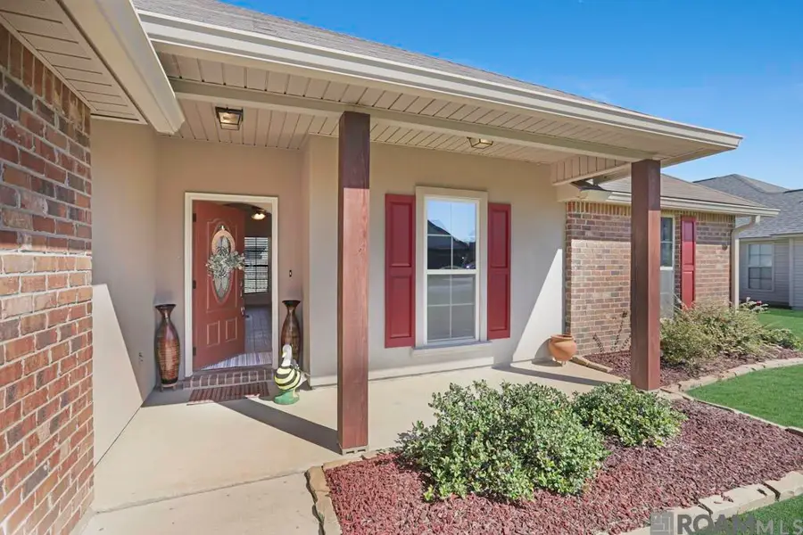 9277 Yellowfin Dr, Denham Springs, LA 70726 - Image #2