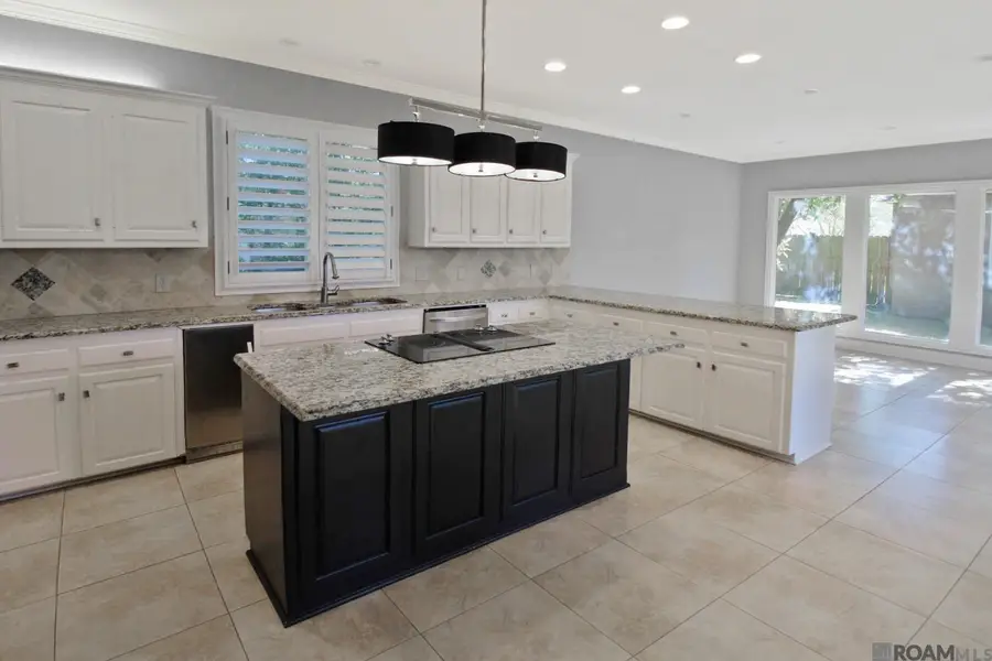 17537 W Lakeway Ave, Baton Rouge, LA 70810 - Image #2