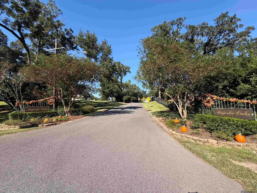 14 N Stately Oaks Dr, Baton Rouge, LA 70810 - Image #2