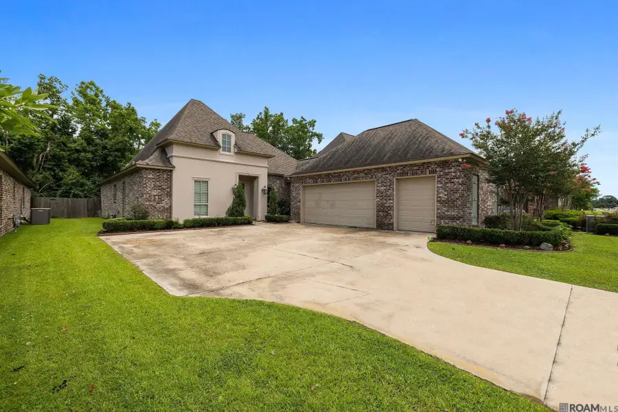 37410 Cypress Hollow Ave, Prairieville, LA 70769 - Image #2