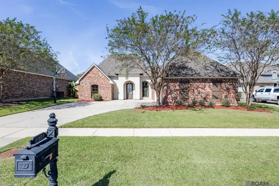 2305 Pointe South Dr, Zachary, LA 70791 - Image #2
