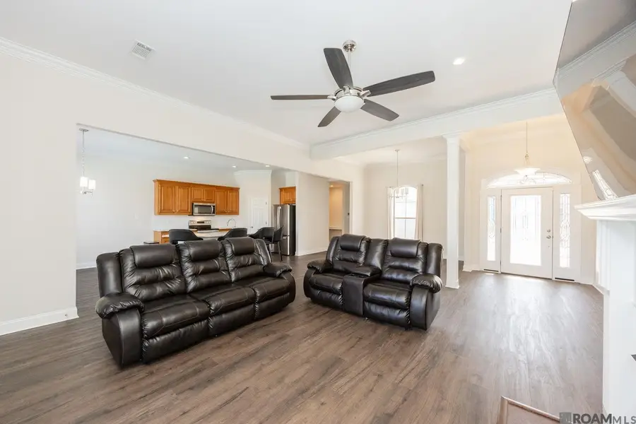 19934 Pecan Hill Dr, Zachary, LA 70791 - Image #2