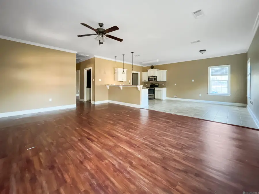 32491 Cynthia Dr, Denham Springs, LA 70706 - Image #2