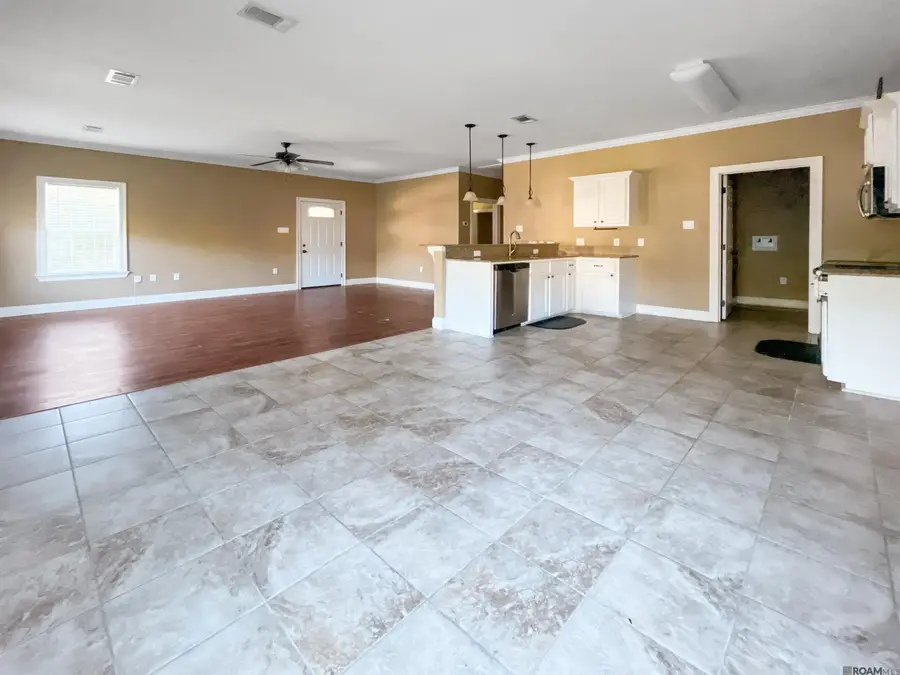 32491 Cynthia Dr, Denham Springs, LA 70706 - Image #3