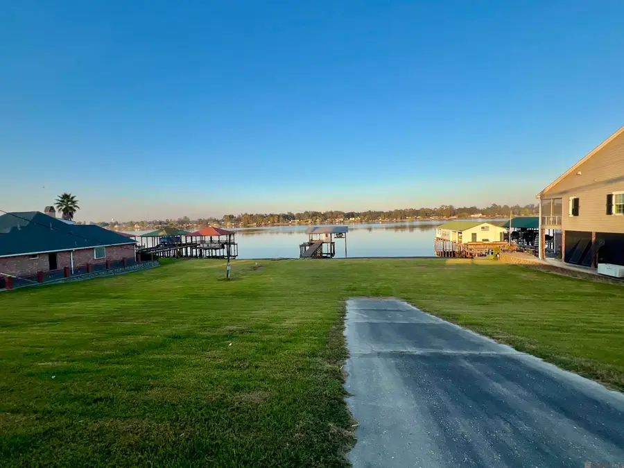 7908 False River Rd, Oscar, LA 70762 - Image #2