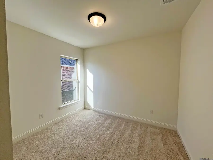 11366 Densmore Dr, Denham Springs, LA 70726 - Image #2