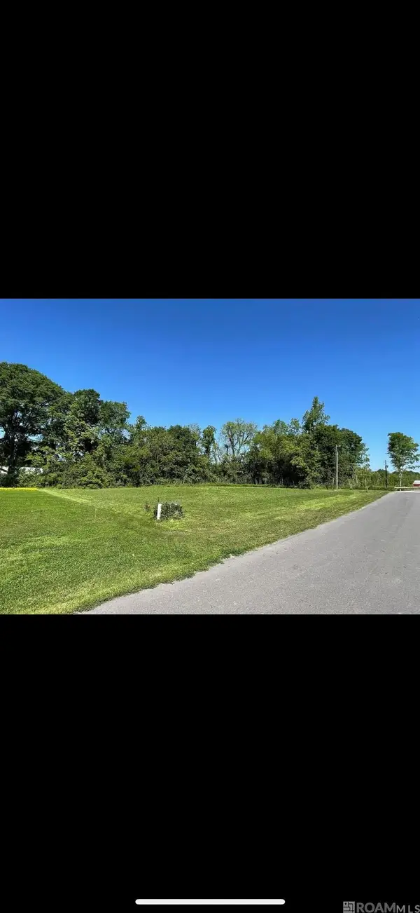 10335 Bayou Crossing, St Amant, LA 70774