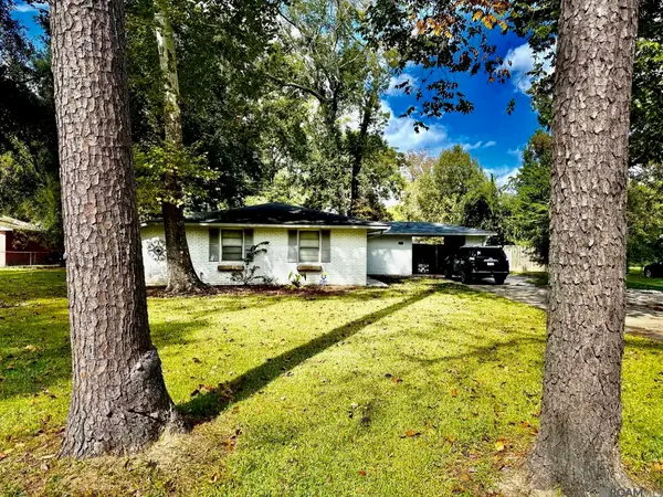 9823 S Riveroaks Dr, Baton Rouge, LA 70815