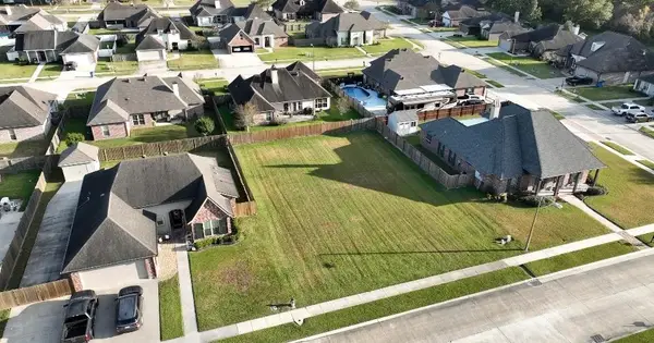 617 Shadowlawn Dr, Berwick, LA 70342