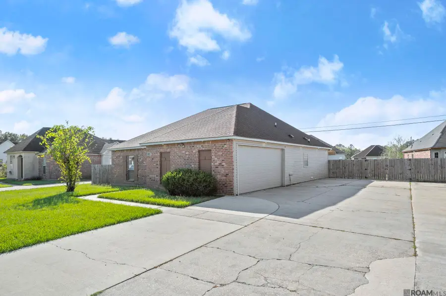 18113 Martha Dr, Zachary, LA 70791 - Image #2