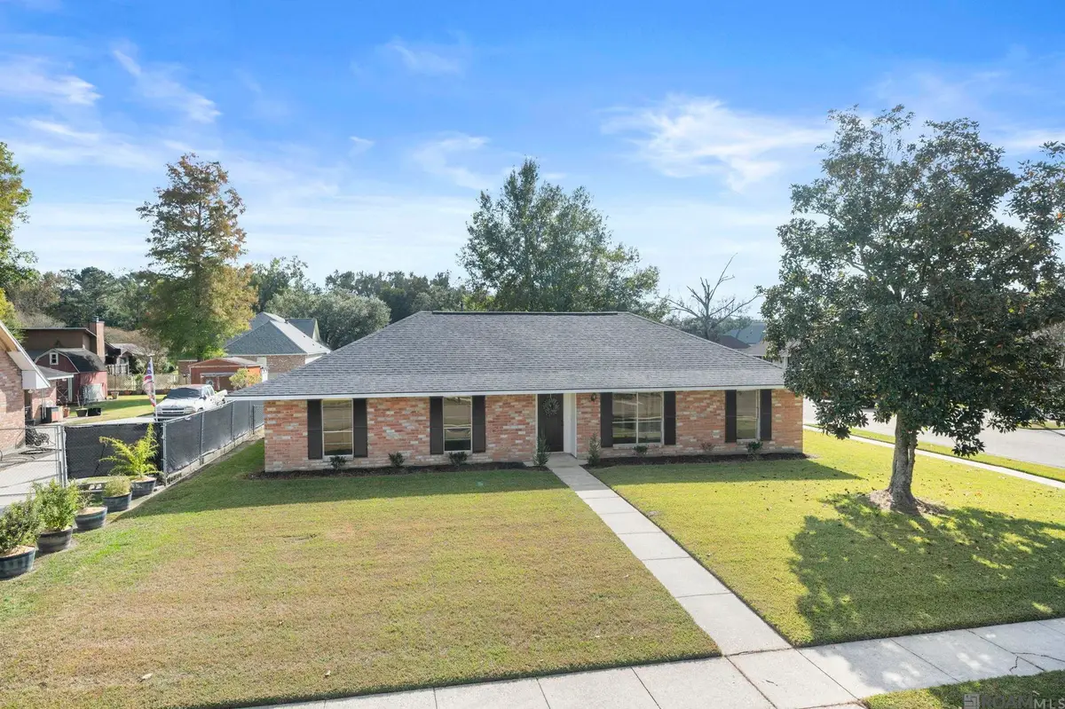 1005 E Palmview St, Gonzales, LA 70737 - Image #1