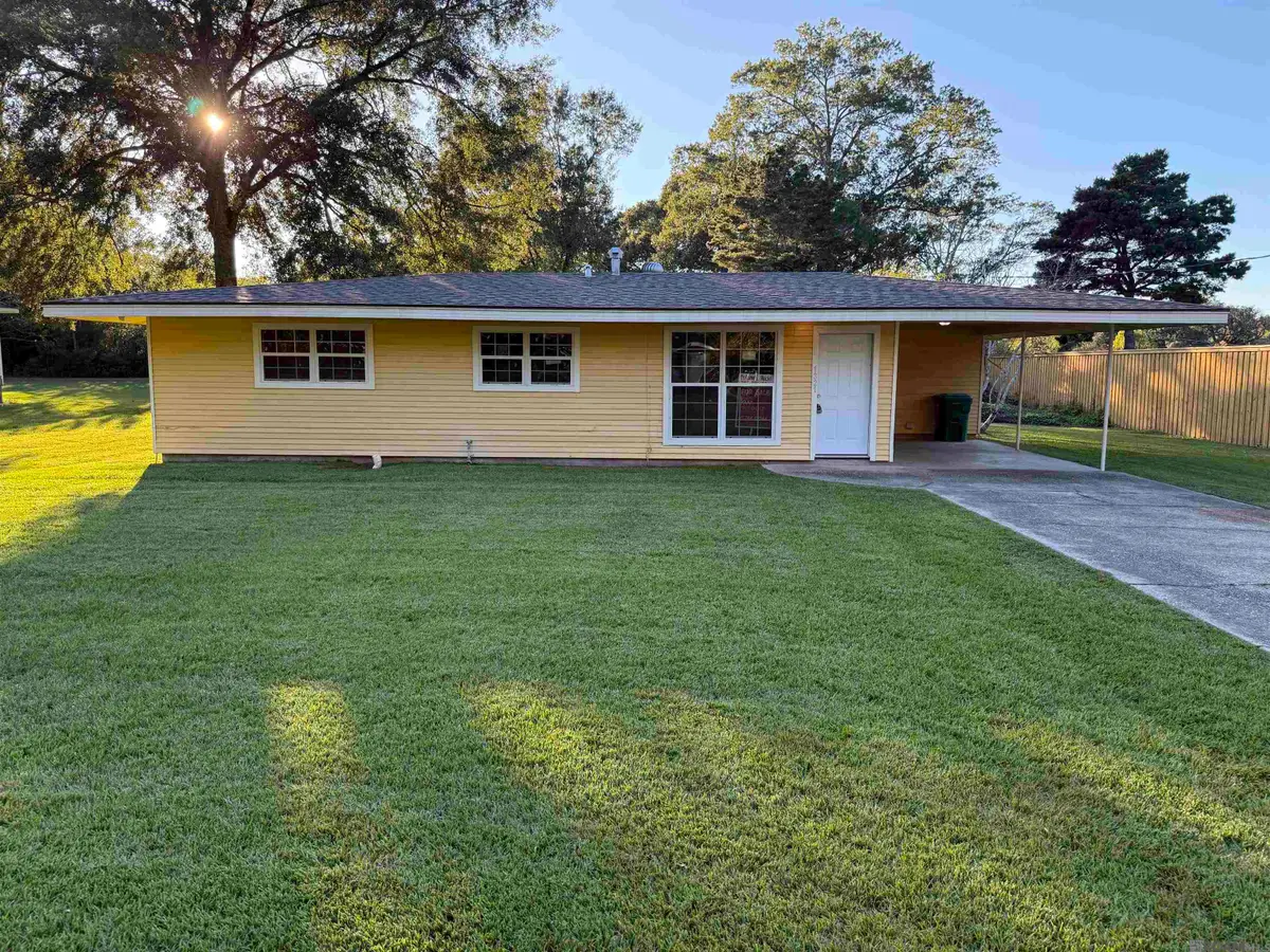 1321 N Woodcrest Ave, Denham Springs, LA 70726 - Image #1