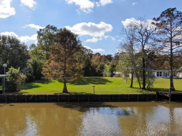 13322 Bayou Terrace Dr, St Amant, LA 70774