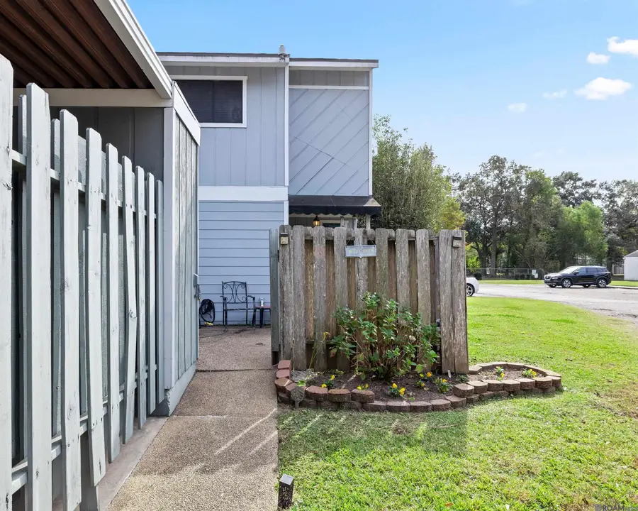 16 Phlox Dr, Lafayette, LA 70507 - Image #2