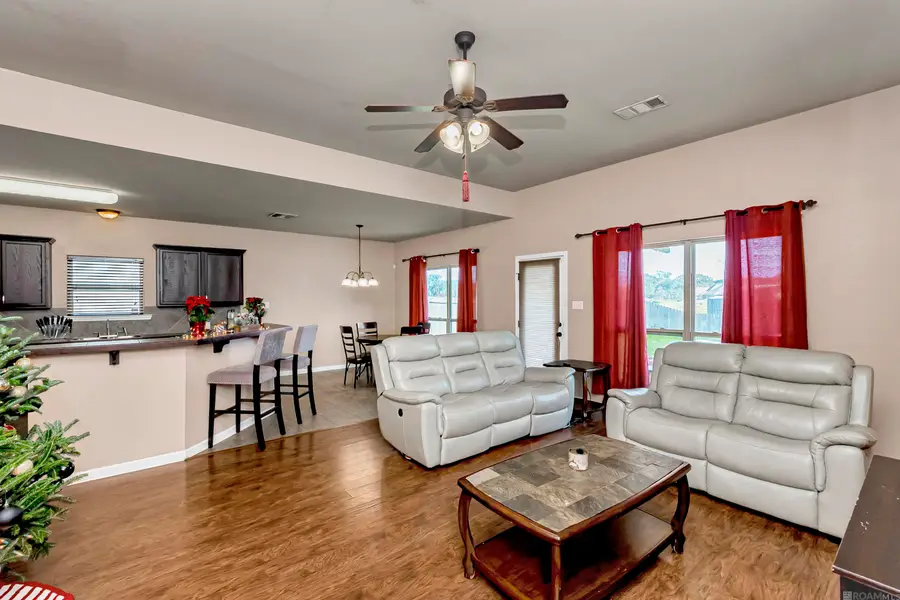 16030 Timberstone Dr, Prairieville, LA 70769 - Image #3