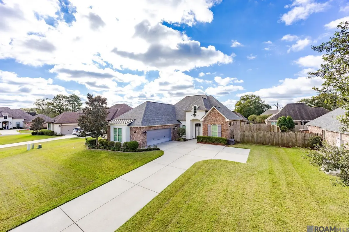 37483 Amalfi Dr, Prairieville, LA 70769 - Image #1