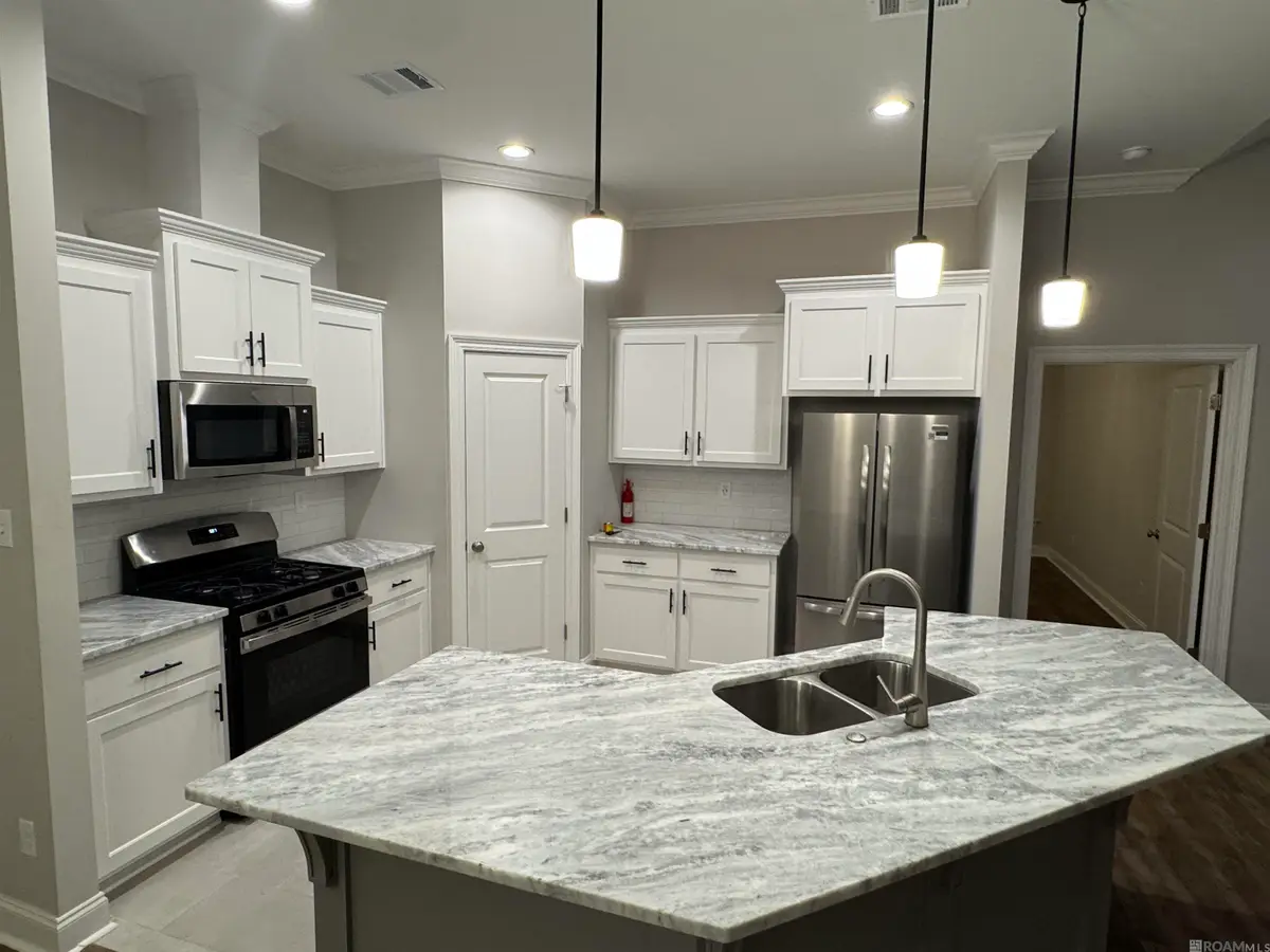 10606 Highland Lakes Dr, Denham Springs, LA 70726 - Image #1