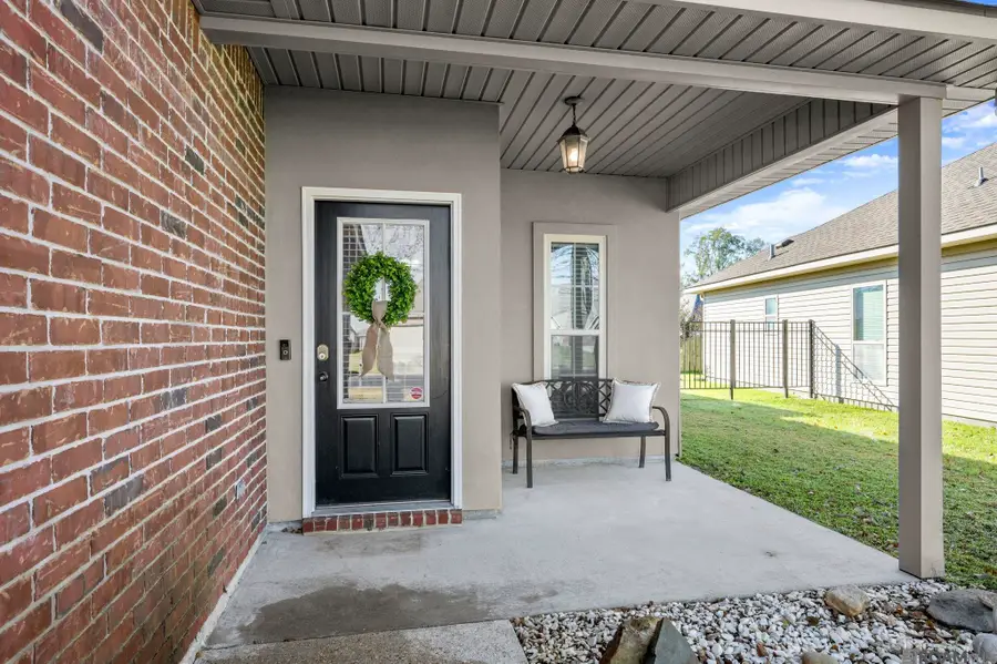 42391 Cedarstone Ave, Prairieville, LA 70769 - Image #2