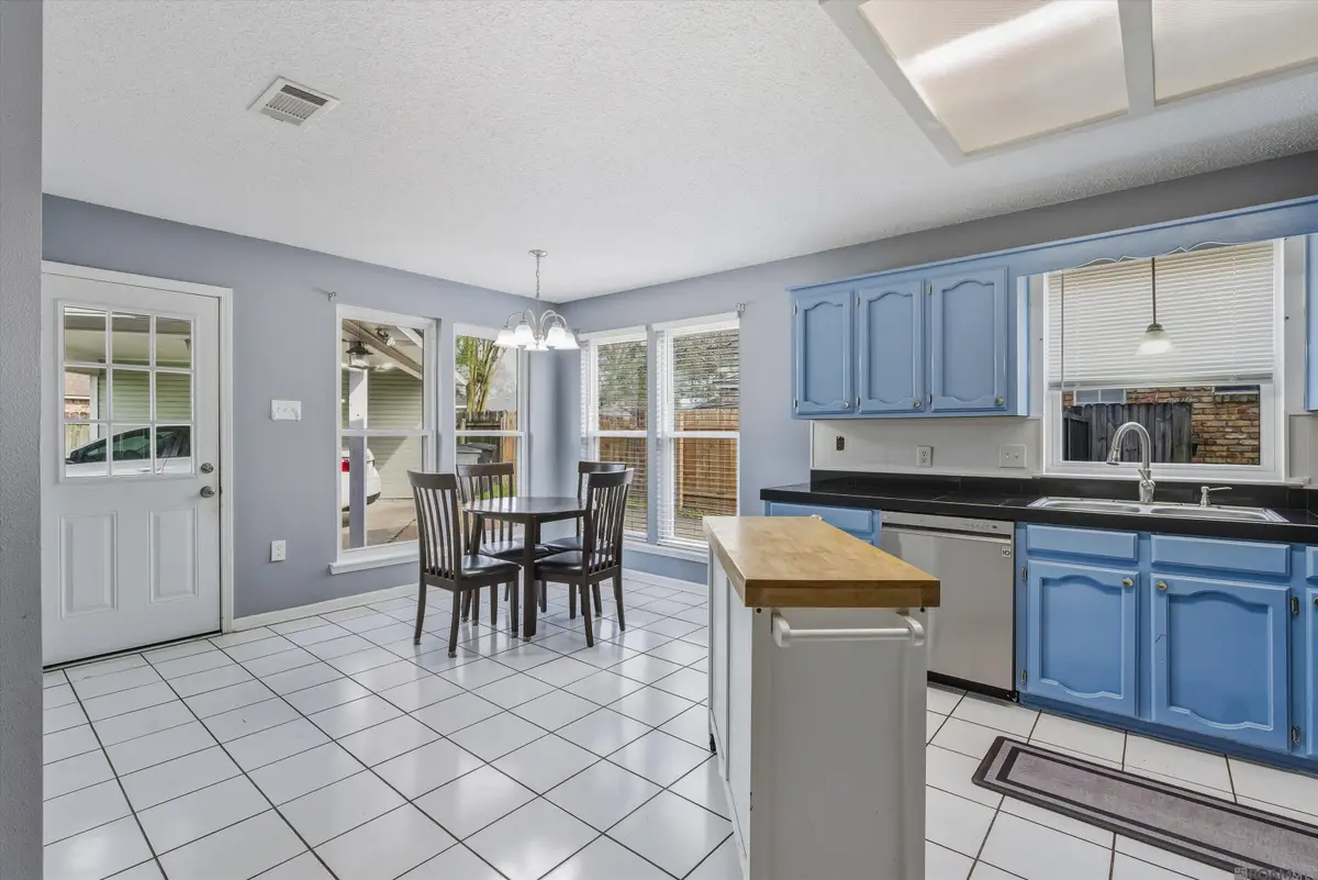 4445 Country Hill Dr, Baton Rouge, LA 70816 - Image #1