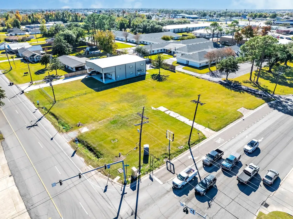 7012 Main St, Houma, LA 70360 - #1