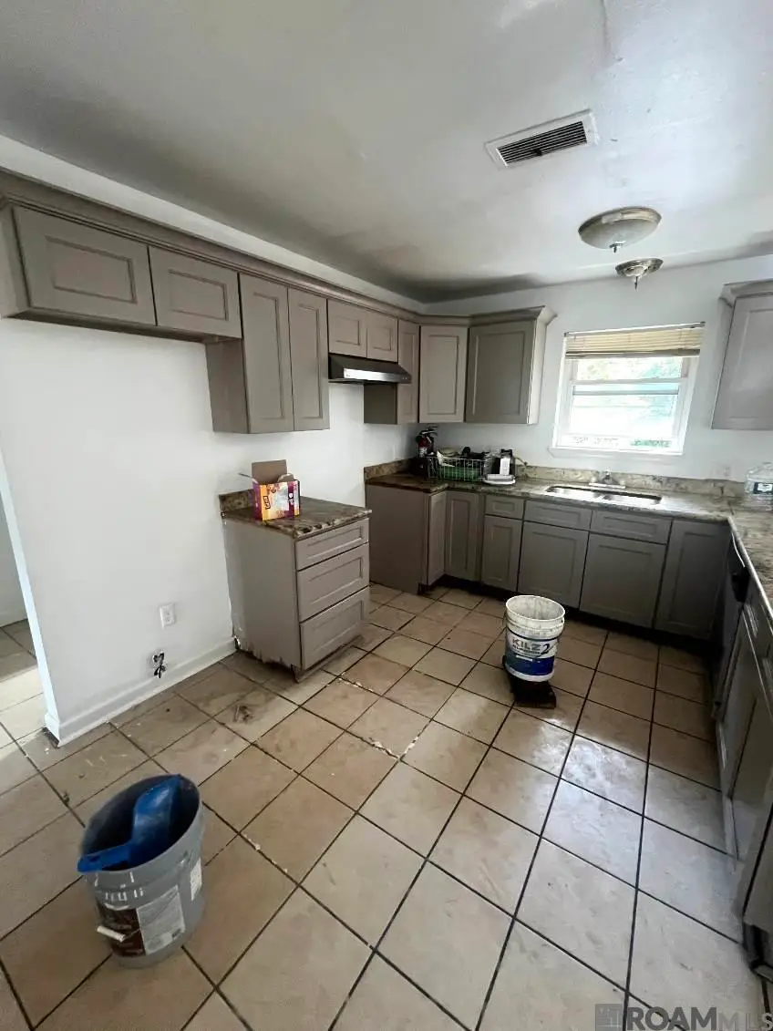 15644 Tiger Bend Rd, Baton Rouge, LA 70817 - Image #2