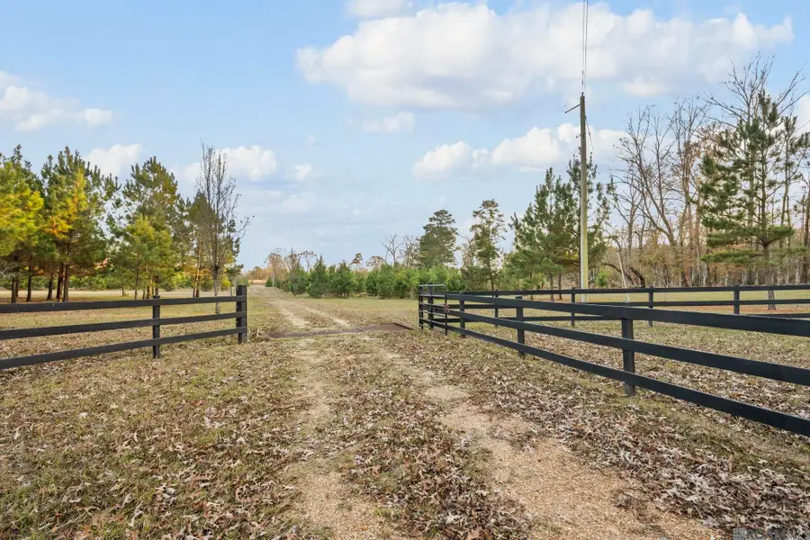 1558 Tommy Whitaker Rd, Saint Francisville, LA 70775 - Image #3