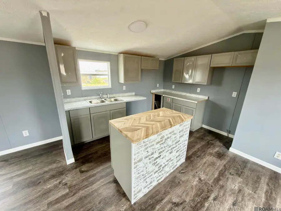 521 Blakefield Dr, Schriever, LA 70395 - Image #3