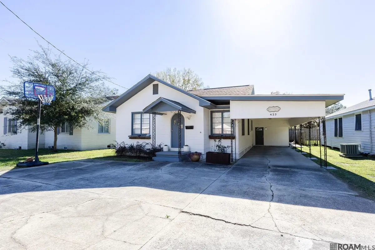 423 Avenue E, Port Allen, LA 70767 - Image #1