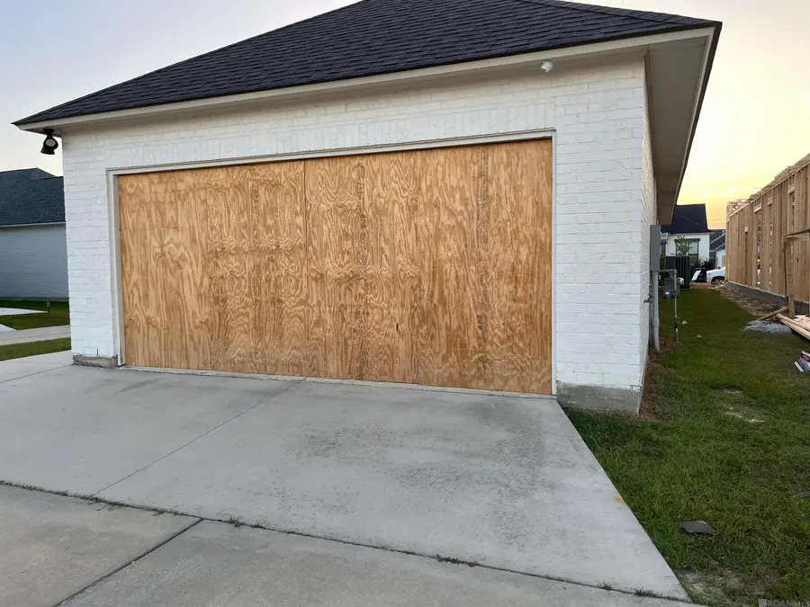 9974 Stonewater Dr, Baton Rouge, LA 70818 - Image #2