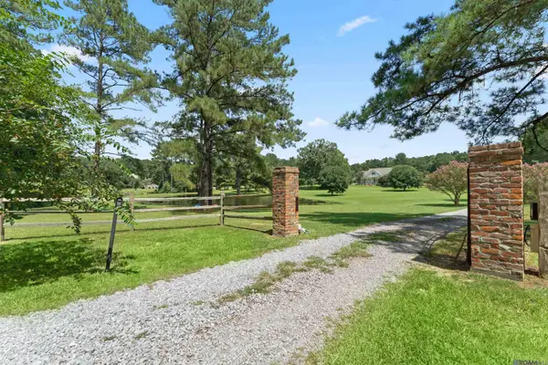 7953 Pipes Ln, Ethel, LA 70730