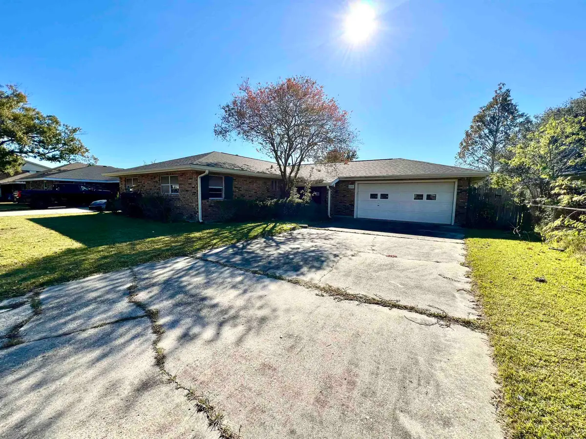 2204 Acadian Dr, Houma, LA 70363 - #1