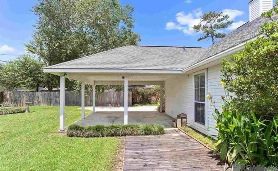 7344 Robinson Dr, Denham Springs, LA 70706 - Image #2
