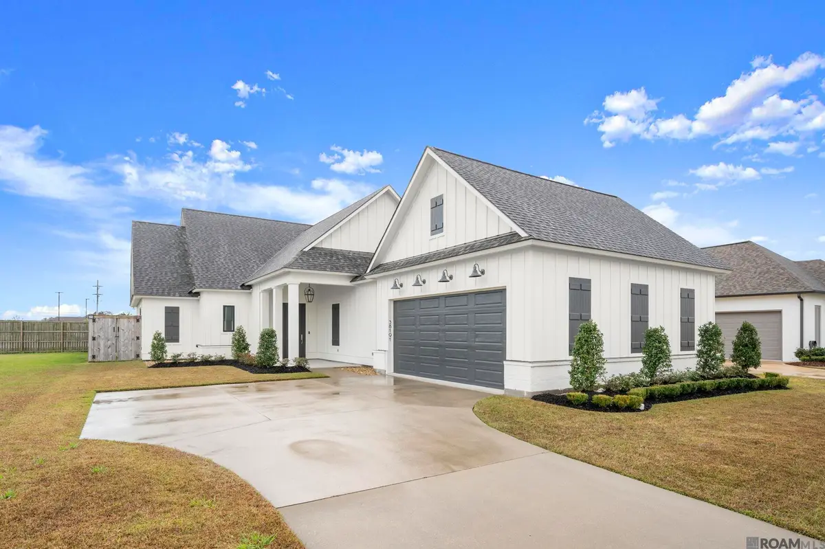 38191 Meadow Rue Dr, Prairieville, LA 70769 - Image #1