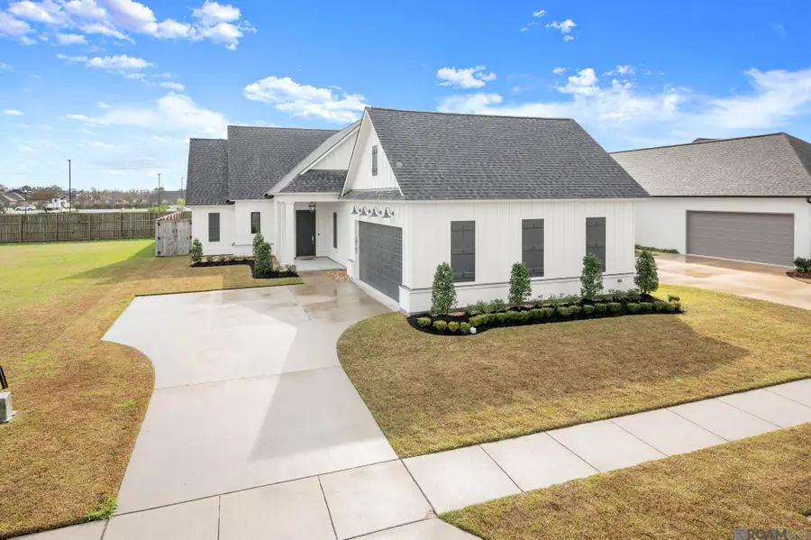 38191 Meadow Rue Dr, Prairieville, LA 70769 - Image #2