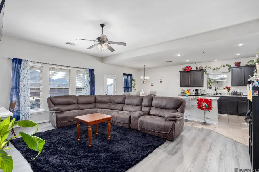 23196 Arcwood Dr, Denham Springs, LA 70726 - Image #2