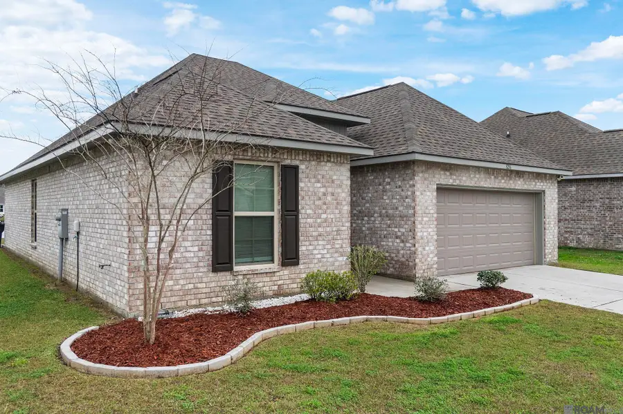 8256 Sweetgum Dr, Gonzales, LA 70737 - Image #2