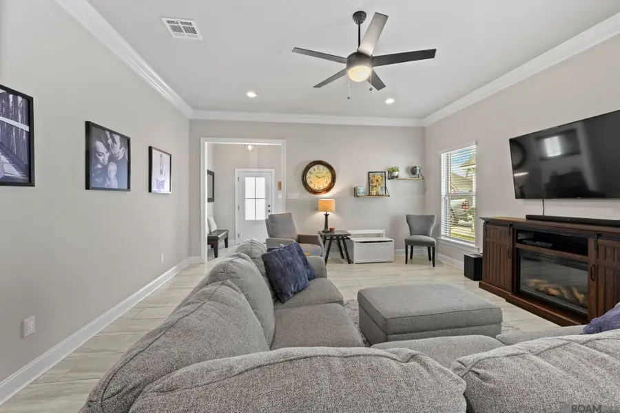 38424 Parliament Dr, Prairieville, LA 70769 - Image #2