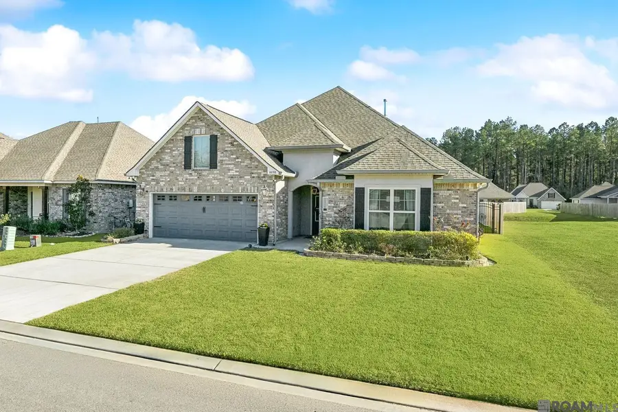 8898 Dalwood Dr, Denham Springs, LA 70726 - Image #2