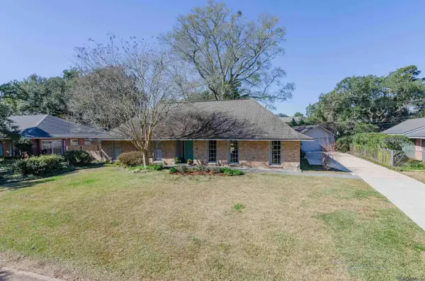 1327 Meadow Lea Dr, Baton Rouge, LA 70808