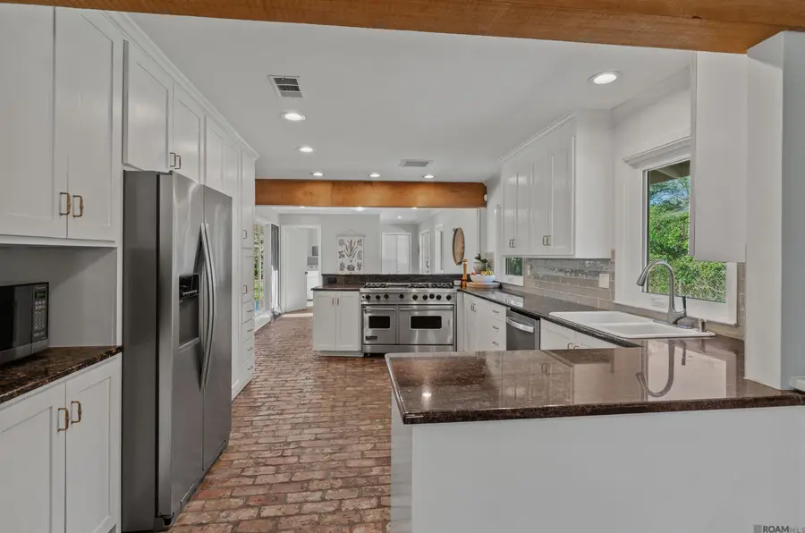 1327 Meadow Lea Dr, Baton Rouge, LA 70808 - Image #2